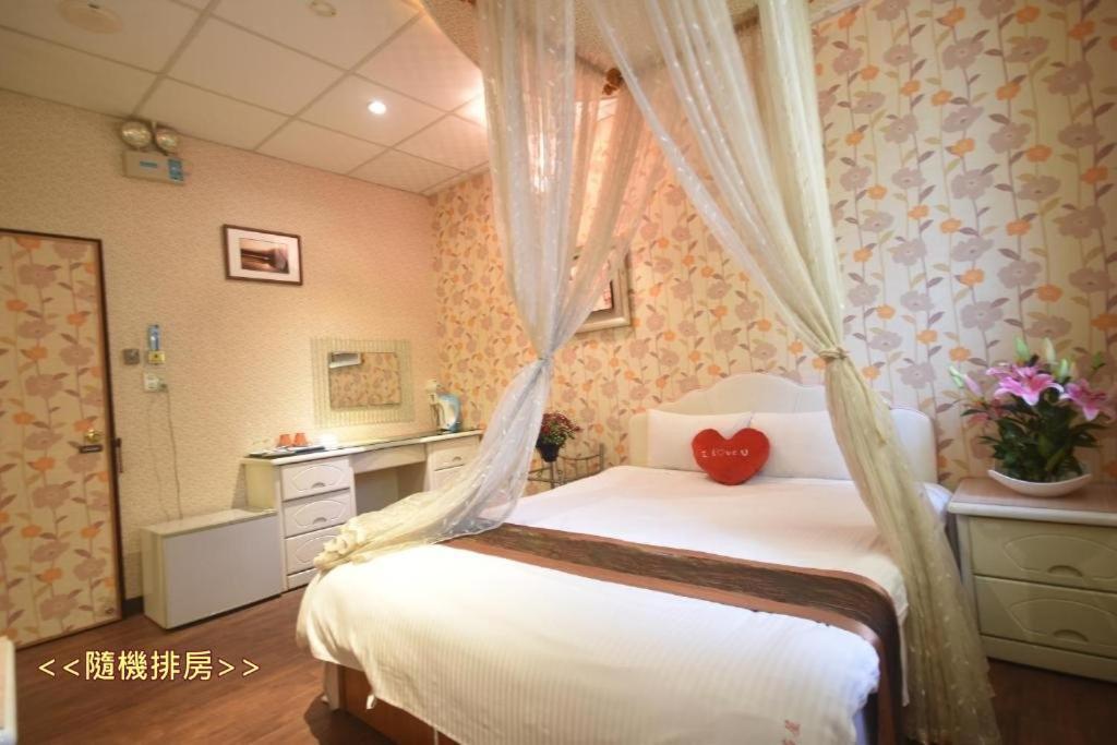 Sun Moon Love Hotel Nantou Buitenkant foto
