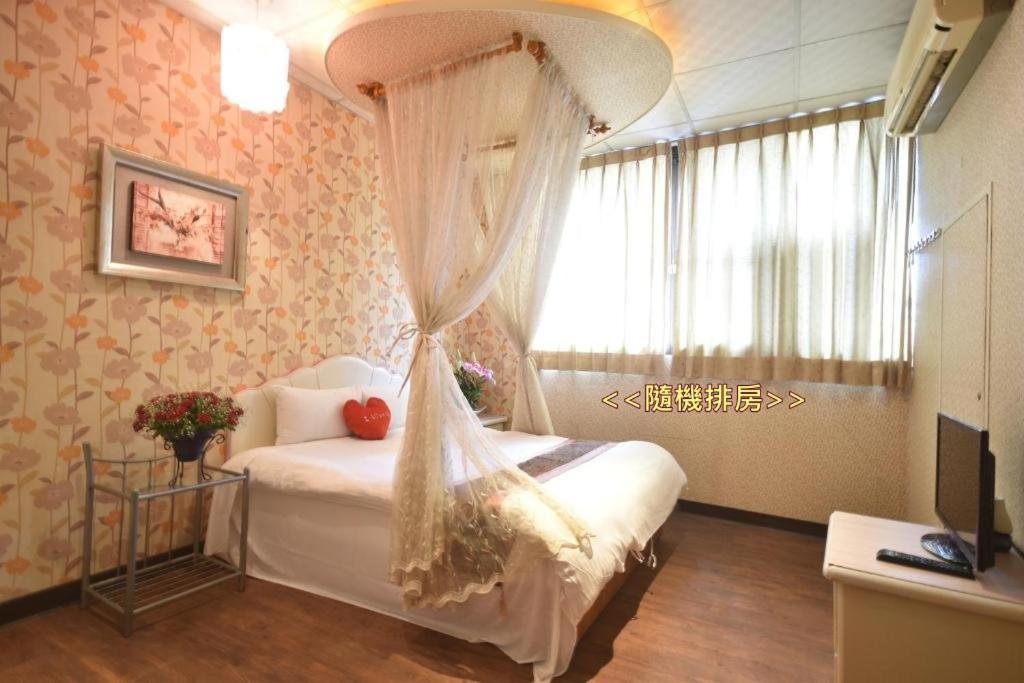Sun Moon Love Hotel Nantou Buitenkant foto