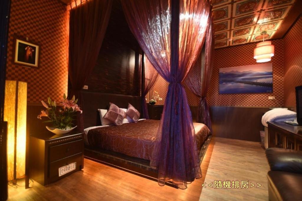Sun Moon Love Hotel Nantou Buitenkant foto