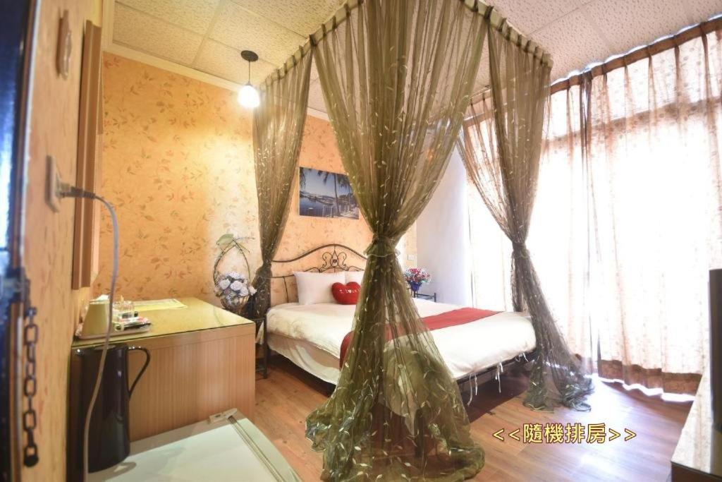 Sun Moon Love Hotel Nantou Buitenkant foto
