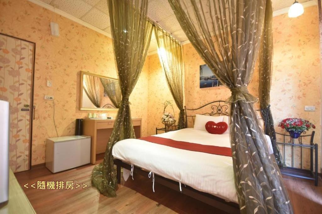 Sun Moon Love Hotel Nantou Buitenkant foto