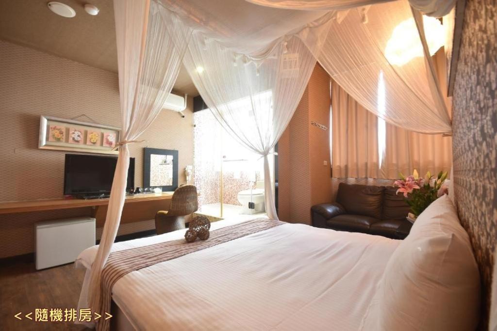 Sun Moon Love Hotel Nantou Buitenkant foto