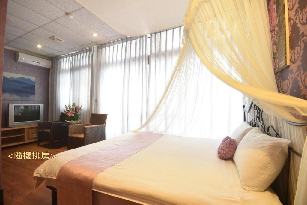 Sun Moon Love Hotel Nantou Buitenkant foto